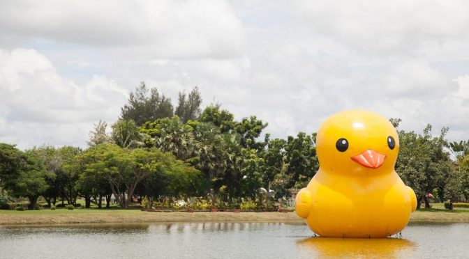 Giant Yellow Duck Explodes in Taiwan!
