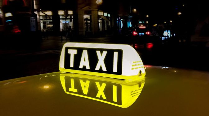 Couple Have Sex In Taxi and Refuse to Pay the Bill!