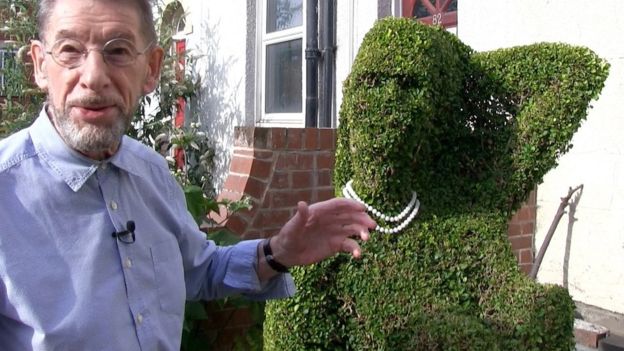 Man Annoyed About People Having ‘Drunken Sex With His Hedge’